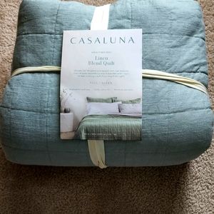 Casaluna heavyweight linen bed quilt